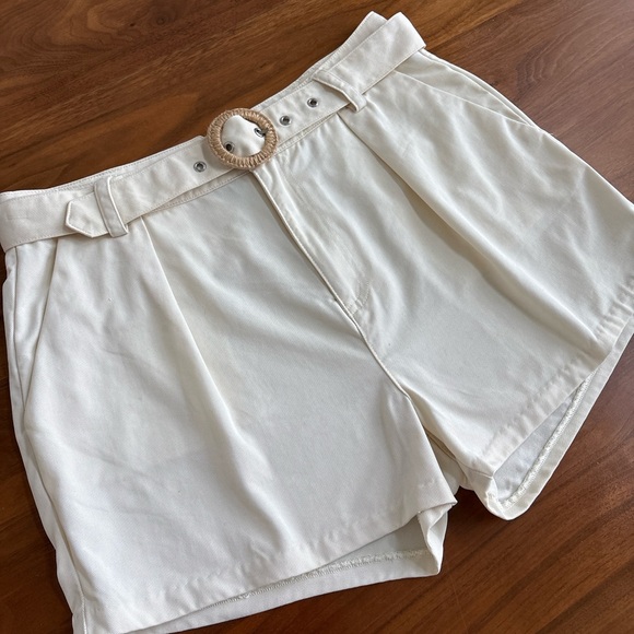 Paige Beige Neva Belted High Rise Shorts Size 6 - Picture 4 of 9